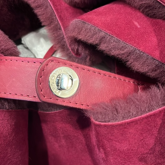 Loro Piana genuine shearling bag. In beautiful magenta color perfect for winter - Picture 5 of 7